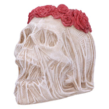 Laden Sie das Bild in den Galerie-Viewer, Veiled Skull Statue with Rose Wreath Gothic Wedding Gift Fantasy Ornament Decor