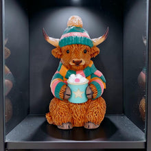 Charger l'image dans la galerie, Highland Cow Statue Figurine Ornament Christmas Winter Scottish Cow Gift