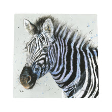 Laden Sie das Bild in den Galerie-Viewer, ZANDRA Zebra-Keramik-Kunstfliese von Bree Merryn | 20 x 20 cm Wanddekoration | Aufhängfertiger Tierdruck | Moderne Tierkunst | Handgefertigte Keramik-Wandfliese als Geschenk