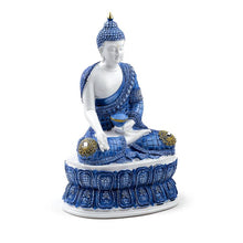 Laden Sie das Bild in den Galerie-Viewer, Elegant White & Blue Buddha Ornament - Lotus Pose Meditation Decor 26.5cm