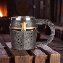 Laden Sie das Bild in den Galerie-Viewer, Medieval Knight Helmet Mug | Gothic Tankard with Stainless Steel Insert 11cm
