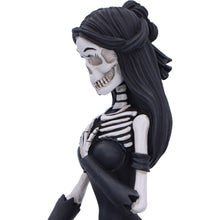 Laden Sie das Bild in den Galerie-Viewer, Gothic Skeleton Engagement Figurine Macabre Proposal Fantasy Romance Statue
