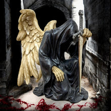 Laden Sie das Bild in den Galerie-Viewer, Angel of Death Kneeling Reaper Figurine Gothic Sword Statue Halloween Home Decor