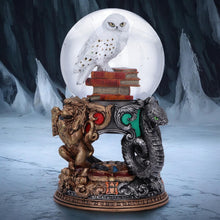 Laden Sie das Bild in den Galerie-Viewer, Official Harry Potter Hedwig Snow Globe - Detailed Fantasy Collectible 18.5cm