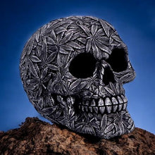 Laden Sie das Bild in den Galerie-Viewer, Leaf Pattern Skull - Detailed Resin Decor Gothic Skull Ornament - Novelty Accent
