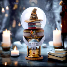 Laden Sie das Bild in den Galerie-Viewer, Harry Potter First Day at Hogwarts Snow Globe - Official Collectible Decor