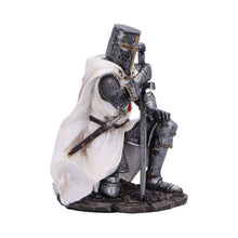 Laden Sie das Bild in den Galerie-Viewer, Templar Knight Figurine Historical Sculpture medieval themed giftware Ornament