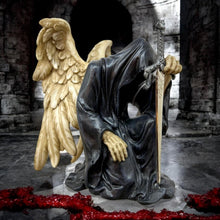 Laden Sie das Bild in den Galerie-Viewer, Angel of Death Kneeling Reaper Figurine Gothic Sword Statue Halloween Home Decor