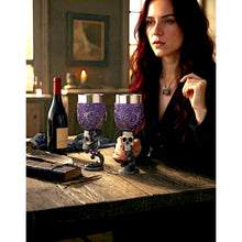 Laden Sie das Bild in den Galerie-Viewer, Gothic Set Skull Goblets Heart Shaped Chalice Dark Fantasy Occult Altar Wine Cups