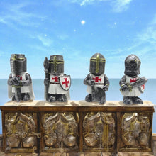 Laden Sie das Bild in den Galerie-Viewer, Set of 4 Miniature Templar Knight Figurines – Medieval Crusader Warrior Resin Statues – 6.7cm