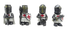 Laden Sie das Bild in den Galerie-Viewer, Set of 4 Miniature Templar Knight Figurines – Medieval Crusader Warrior Resin Statues – 6.7cm