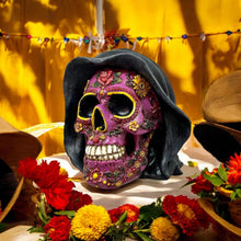 Laden Sie das Bild in den Galerie-Viewer, Gothic Day of the Dead Skull Statue - Purple Floral Fantasy Ornament