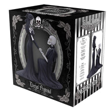 Laden Sie das Bild in den Galerie-Viewer, Gothic Skeleton Engagement Figurine Macabre Proposal Fantasy Romance Statue