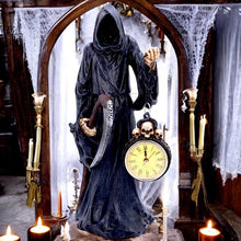 Laden Sie das Bild in den Galerie-Viewer, Grim Reaper Holding Clock Figurine Macabre Fantasy Statue Gothic Horror Home Decor