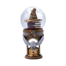 Laden Sie das Bild in den Galerie-Viewer, Harry Potter First Day at Hogwarts Snow Globe - Official Collectible Decor