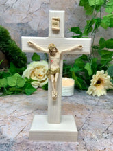 Laden Sie das Bild in den Galerie-Viewer, Ash Wood Crucifix Resin Corpus Christi Jesus Christ Cross Religious Ornament