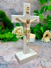 Laden Sie das Bild in den Galerie-Viewer, Ash Wood Crucifix Resin Corpus Christi Jesus Christ Cross Religious Ornament
