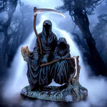 Laden Sie das Bild in den Galerie-Viewer, Dark Reaper & Child Figurine Gothic Horror Fantasy Home Decor Halloween Statue