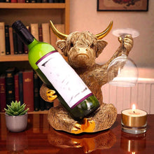 Laden Sie das Bild in den Galerie-Viewer, Highland Cow Wine Holder Bottle Rack Farmhouse Bar Decor Novelty Gift Display