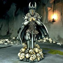 Laden Sie das Bild in den Galerie-Viewer, Crusader Knight Templar Figurine Medieval Warrior Gothic Statue Skulls with Sword
