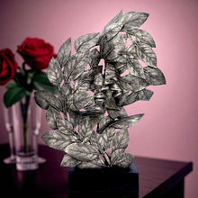 Laden Sie das Bild in den Galerie-Viewer, Kissing Couple Silver Leaf Statue Romantic Home Decor Modern Metallic Sculpture