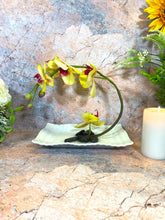 Laden Sie das Bild in den Galerie-Viewer, Artificial Orchids | Life-Like Floral Arrangement | Elegant Home Decor | Maintenance-Free Flowers | White Ceramic Display | 28x23 cm |-OsirisTradingUK