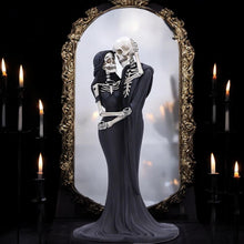 Load image into Gallery viewer, Skeleton Hug Figurine 24cm - Gothic Resin Lovers Statue - Romantic Skeleton Couple Gift