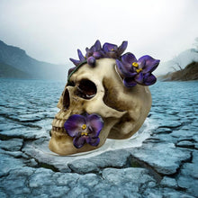 Laden Sie das Bild in den Galerie-Viewer, Floral Decay Skull Statue - Gothic Decor Halloween Tabletop Decoration