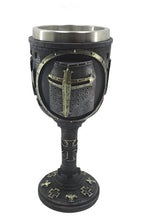 Laden Sie das Bild in den Galerie-Viewer, Knight Helmet Chalice Gothic Templar Warrior Goblet Collectable Medieval Drinkware