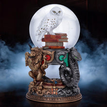 Laden Sie das Bild in den Galerie-Viewer, Official Harry Potter Hedwig Snow Globe - Detailed Fantasy Collectible 18.5cm