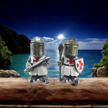 Laden Sie das Bild in den Galerie-Viewer, Set of 2 Templar Knight Figurines – Medieval Crusader Warrior Statues – 13.8cm Resin Collectibles