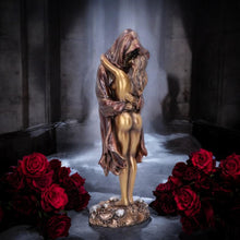 Laden Sie das Bild in den Galerie-Viewer, Metallic Reaper Hugging Woman Ornament Gothic Bronze Figurine 26cm Grim Reaper Statue
