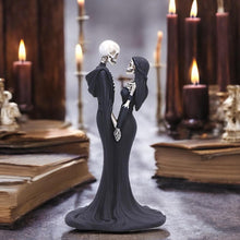 Laden Sie das Bild in den Galerie-Viewer, Gothic Skeleton Couple Figurine 24cm - Romantic Gothic Decor Ornament - Hand-Painted Sculpture