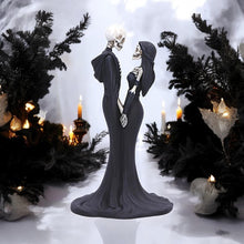 Laden Sie das Bild in den Galerie-Viewer, Gothic Skeleton Couple Figurine 24cm - Romantic Gothic Decor Ornament - Hand-Painted Sculpture