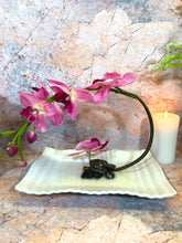 Laden Sie das Bild in den Galerie-Viewer, Artificial Orchids in White Ceramic | Life-Like Floral Arrangement | Elegant Home Decor | Maintenance-Free Flower Display | 28x23 cm |-OsirisTradingUK