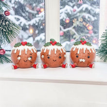 Laden Sie das Bild in den Galerie-Viewer, Christmas Pudding Figurine Set 3 See Hear Speak No Evil Cute Festive Shelf Decor