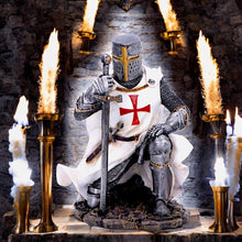 Laden Sie das Bild in den Galerie-Viewer, Templar Knight Figurine Historical Sculpture medieval themed giftware Ornament