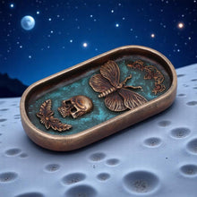 Laden Sie das Bild in den Galerie-Viewer, Dark Gothic Moth Skull Incense Stick Holder | Ornate Resin Burner Alternative Decor