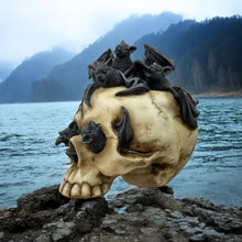 Laden Sie das Bild in den Galerie-Viewer, Gothic Skull with Bats Figurine - Halloween Altar Ornament, 14cm