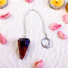 Laden Sie das Bild in den Galerie-Viewer, Bloodstone Crystal Pendulum + Crescent Moon Charm Witchcraft Reiki Spiritual