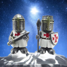 Laden Sie das Bild in den Galerie-Viewer, Set of 2 Templar Knight Figurines – Medieval Crusader Warrior Statues – 13.8cm Resin Collectibles