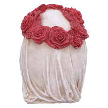 Laden Sie das Bild in den Galerie-Viewer, Veiled Skull Statue with Rose Wreath Gothic Wedding Gift Fantasy Ornament Decor