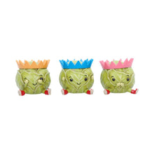 Laden Sie das Bild in den Galerie-Viewer, Three Wise Sprouts Crowned Figurines Novelty Christmas Ornament Cute Gift