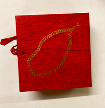 Load image into Gallery viewer, Tibetan Bodhi Seed Wrist Mala Bracelet, Authentic Handmade Buddhist Prayer Beads & Turquoise Marker, Encased in Unique Friendship Knot Box