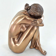 Laden Sie das Bild in den Galerie-Viewer, Bronze Finish Seated Woman Sculpture - 14cm x 11cm Resin Figurine - Elegant Home Decor