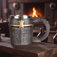 Laden Sie das Bild in den Galerie-Viewer, Medieval Knight Helmet Mug | Gothic Tankard with Stainless Steel Insert 11cm