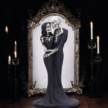 Load image into Gallery viewer, Skeleton Hug Figurine 24cm - Gothic Resin Lovers Statue - Romantic Skeleton Couple Gift