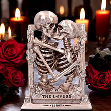Laden Sie das Bild in den Galerie-Viewer, Gothic Skeleton Lovers Ornament Tarot Figurine Halloween fantasy art Decor