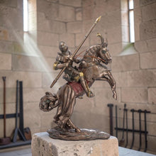 Laden Sie das Bild in den Galerie-Viewer, Medieval Knight on Horse Figurine Armoured Cavalry Statue Bronze Effect 45.9cm