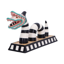 Laden Sie das Bild in den Galerie-Viewer, Official Beetlejuice Sandworm Statue Gothic Movie Memorabilia Horror Film Figure